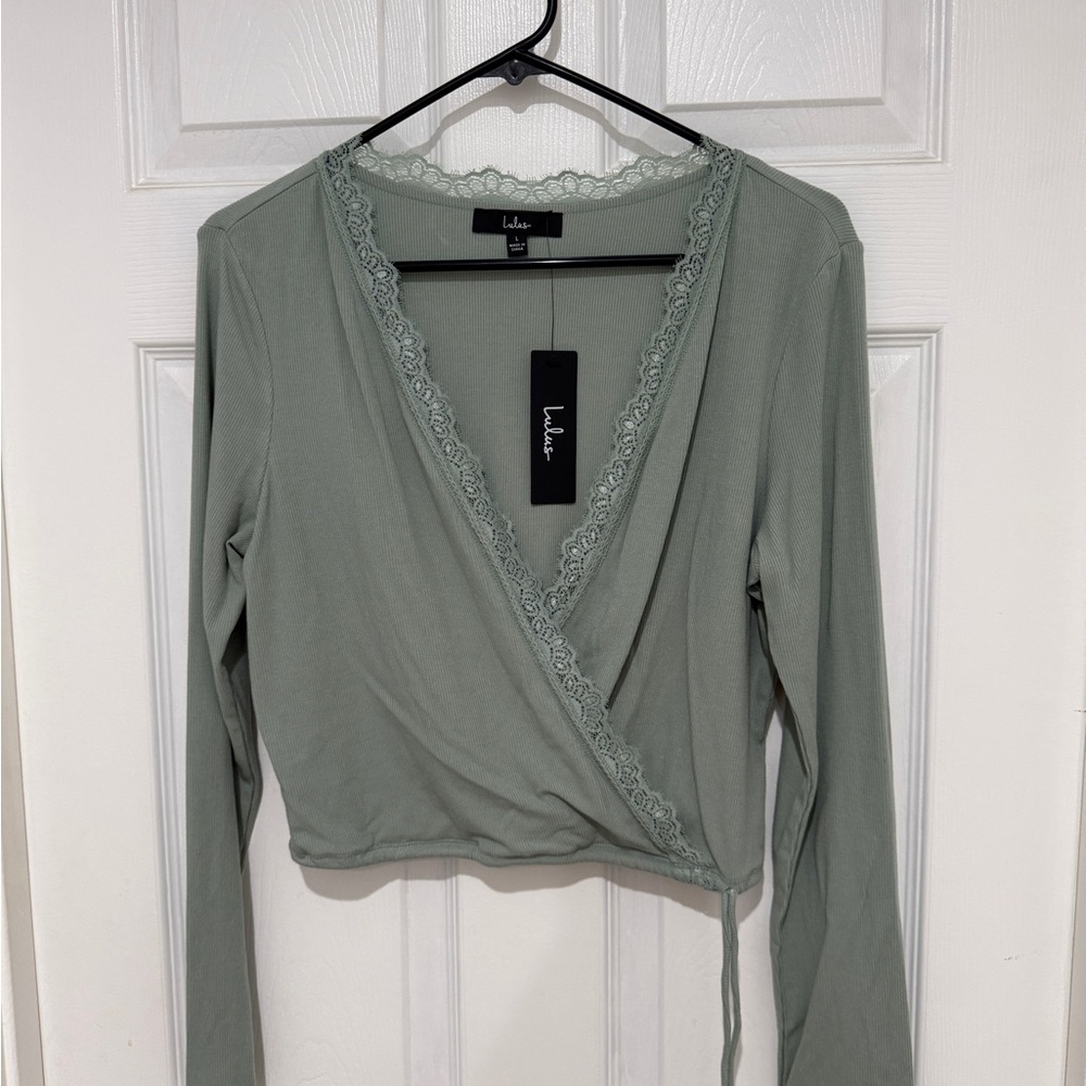 Lulu's Soft Green Lace Trim Blouse. Size Large. NWT